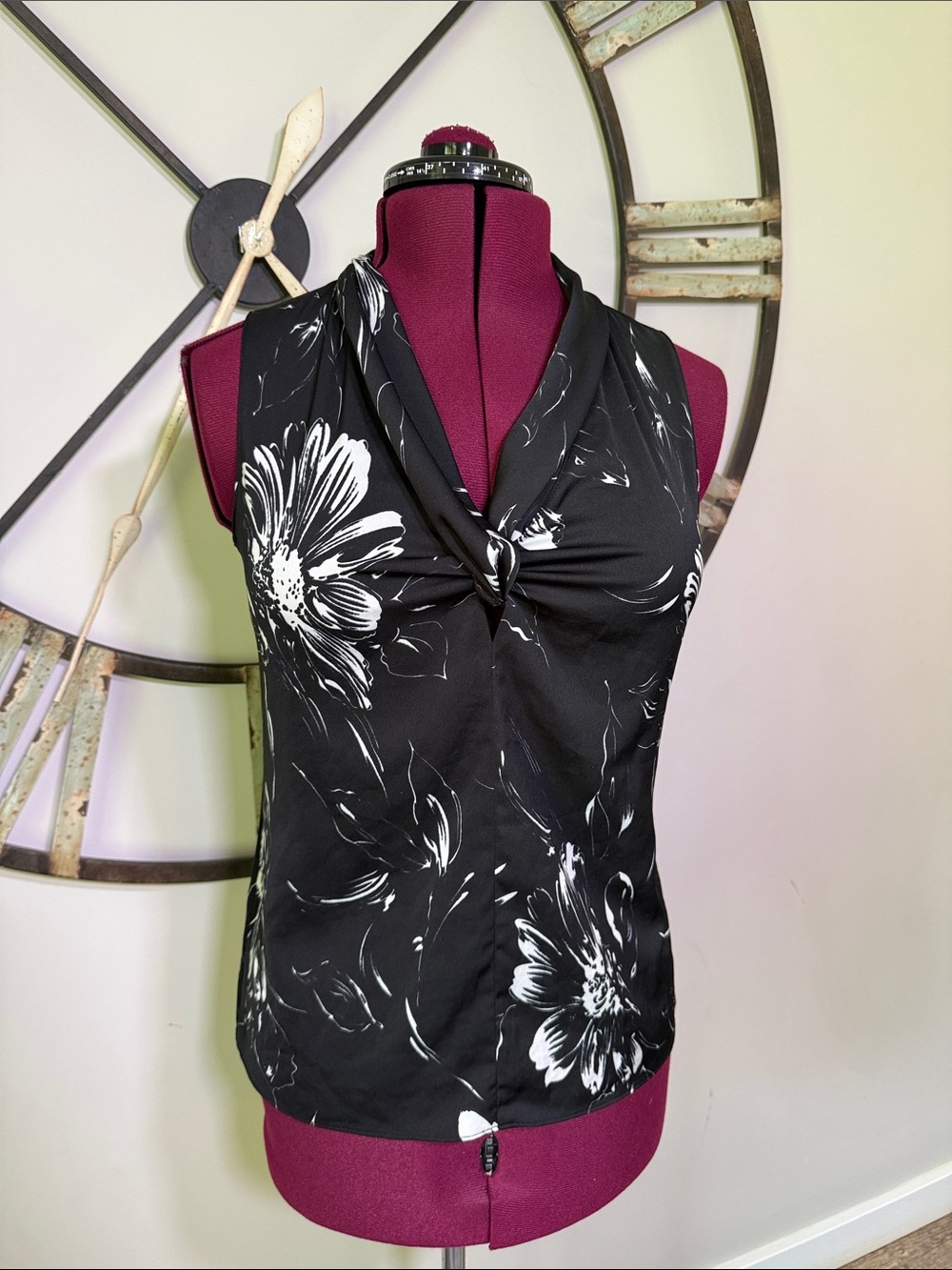 Ann Taylor Black & White Floral Twist Neck Sleeveless Top